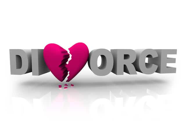 The word divorce with a pink broken heart for the V